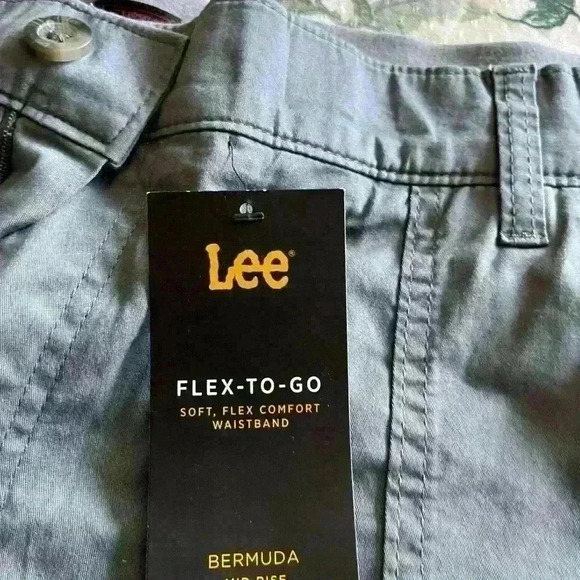 Women Lee flex to go Bermuda shorts 9 inch in scene size 16 new with tags​ - Picture 4 of 7